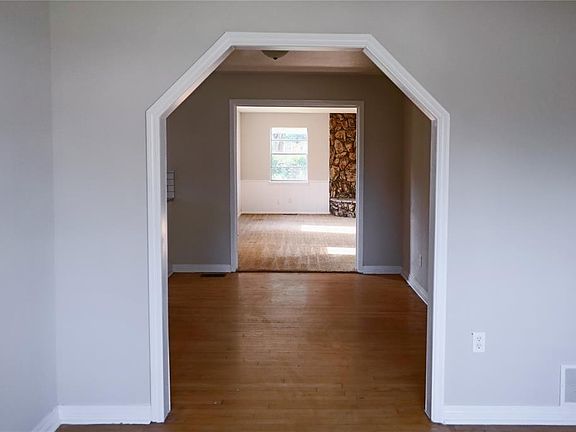 4th image of 531 SW 49th St