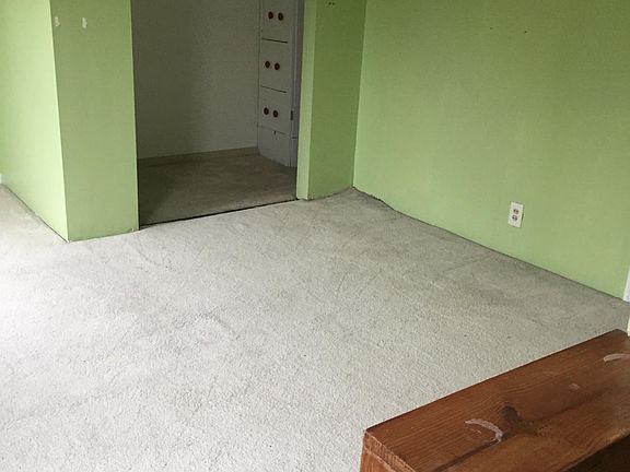 5th image of 322 Columbus St