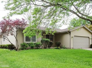 346 Somerset Dr, Streamwood, IL