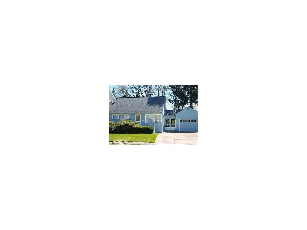 971 Riverview St NW photo 1