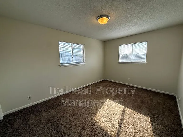 5811 Maple St #11 — Photo 4