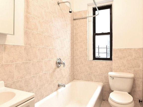 5th image of 139 Payson Ave #6K