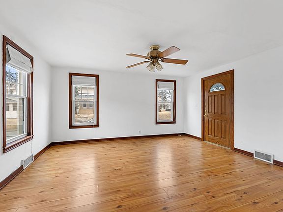 4th image of 1618 Marquette St