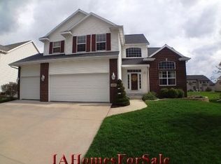 2475 Grey Wolf, Hiawatha, IA 52233