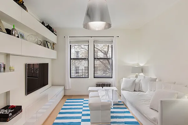 Sold by Avenue Real Estate | media 8
