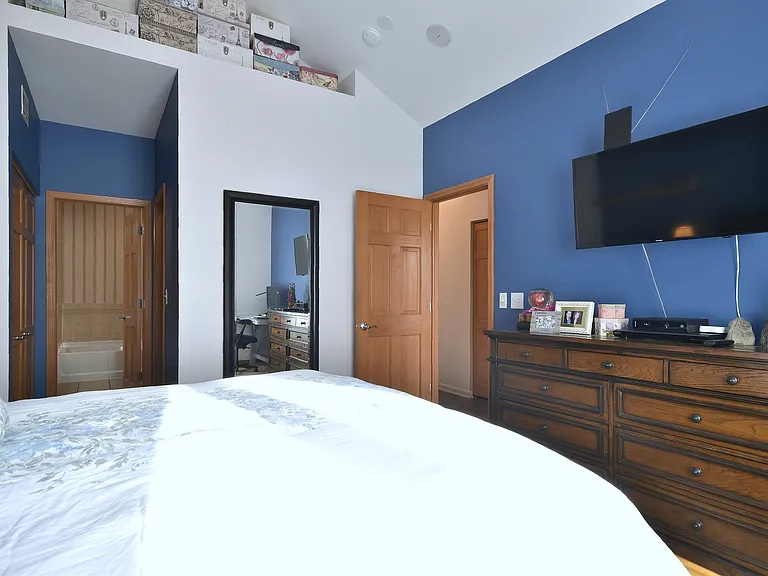 5600 Cloverdale Rd — Photo 20