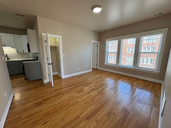 2nd image of 1432 W Marquette Rd Floor 2