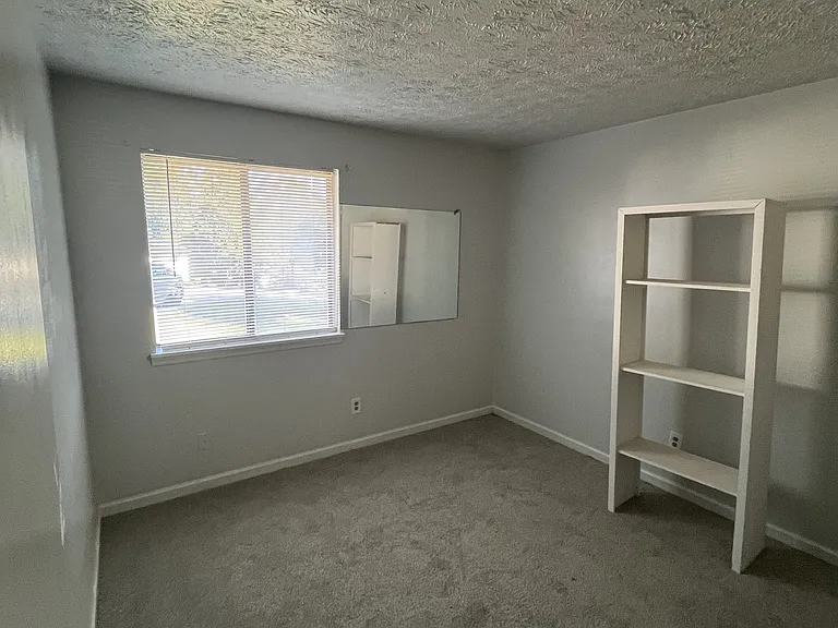 1074 Sparrow Ct — Photo 6