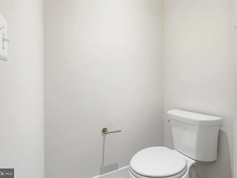 153 Locke St — Photo 25