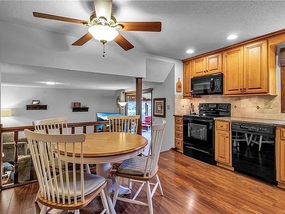 2nd image of 150 Rolling Green Ln