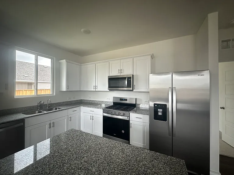 302 Rustic Grv — Photo 9