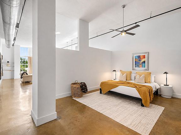 2nd image of 180 NE 4TH Avenue #406