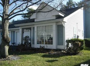 3 Orient Ct, Ridge, NY 11961