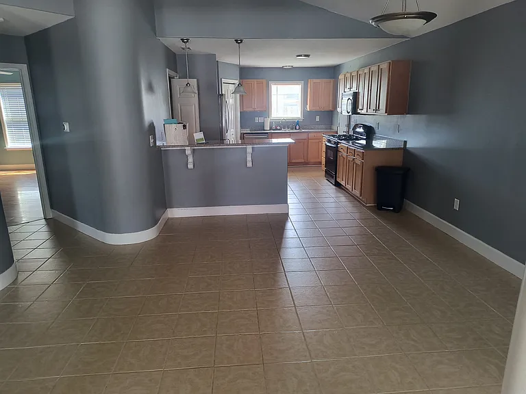 404 Elsmore Dr — Photo 6