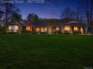 5300 Old Mill Rd, Rochester, MI 48306