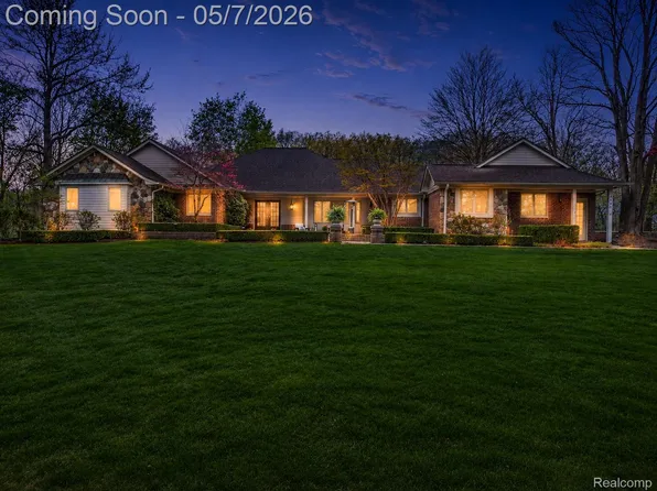 5300 Old Mill Rd, Rochester, MI 48306