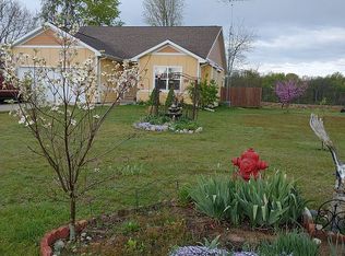 211 Corwin Meadows Dr, Lawrence, MI 49064