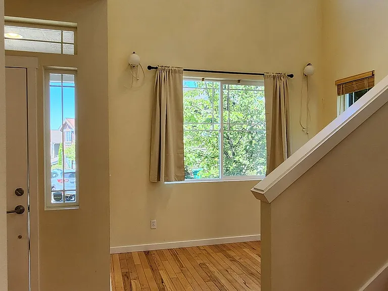 2567 NE Kensington Ct — Photo 8