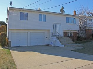 3546 Bayview St, Seaford, NY 11783