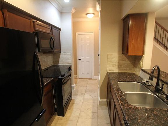 5th image of 17627 Red Oak Dr #7627