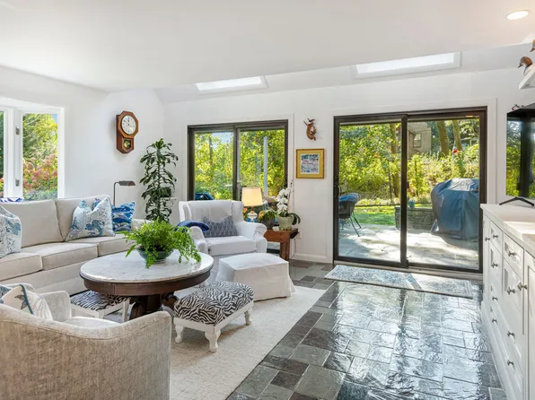 140 Connection St, Newport, RI 02840