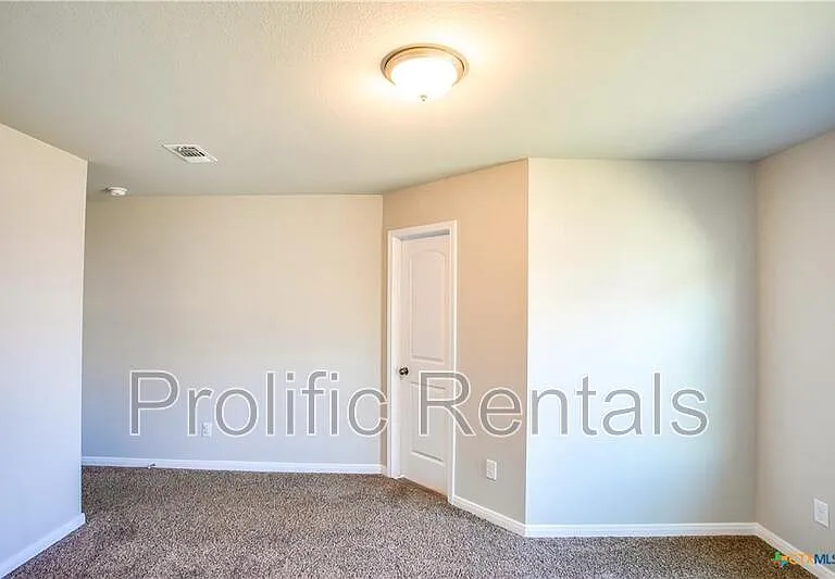 805 Stockdale Rd — Photo 14