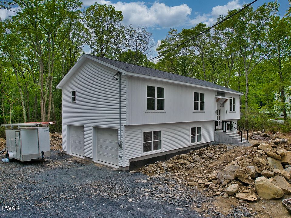 2nd image of 104 Blue Heron Ln