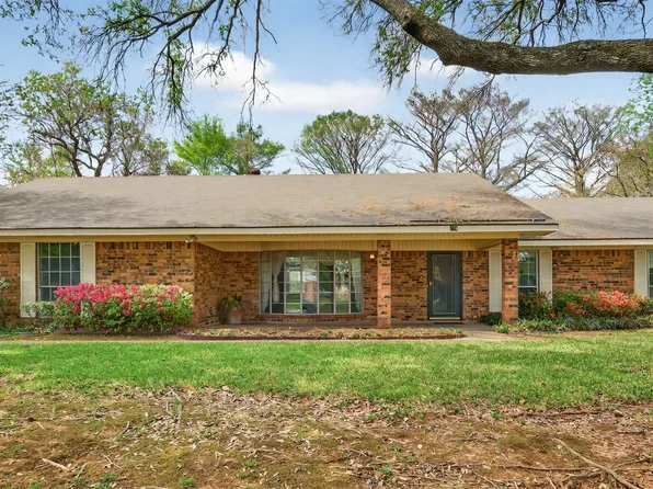 220 Walnut Ln, Bossier City, LA 71111