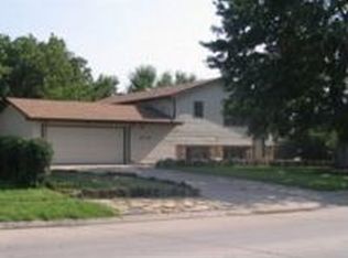 810 E Bismark Rd, Grand Island, NE 68801