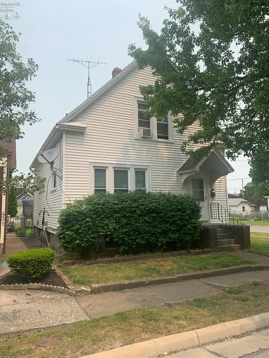 433 Dewey St photo 1
