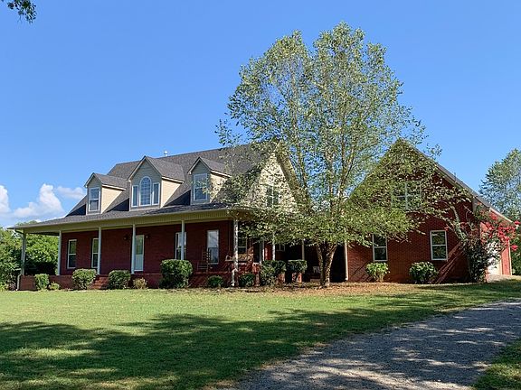 3rd image of 16 Windy Hill Ln