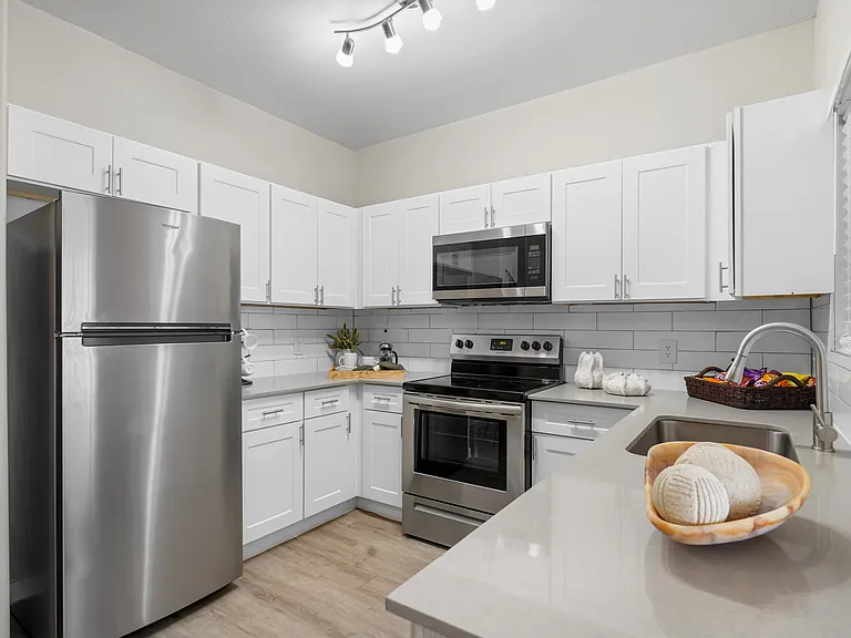 The Residences at Palm Valley Apartments — Photo 13