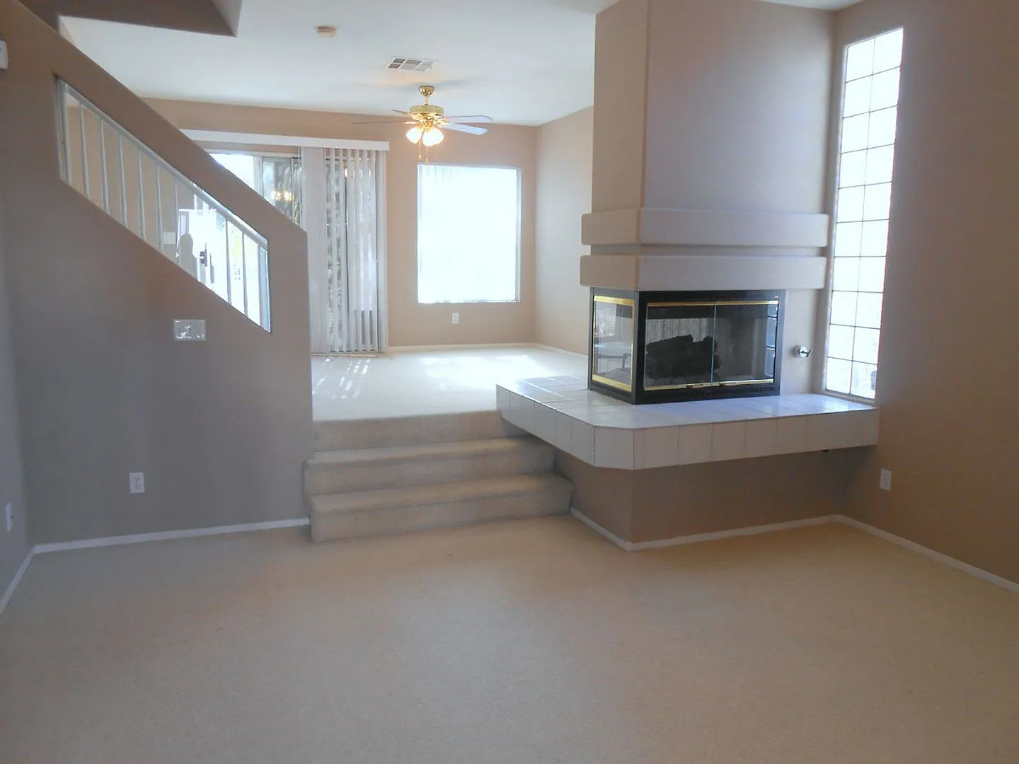 Spacious 2 Story Home with a Community Pool near Ft. Apache and Cheyenne — Photo 2