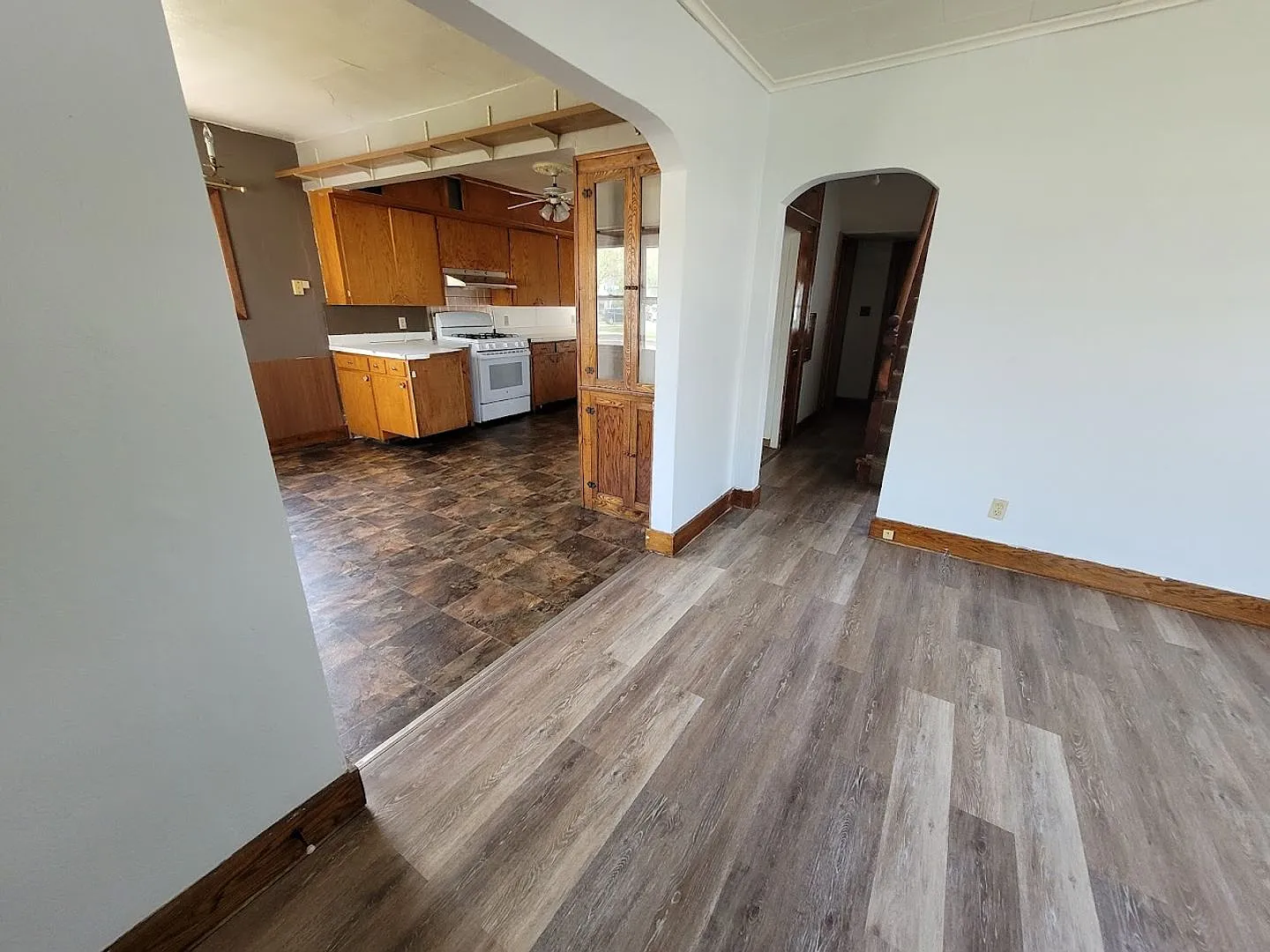 3 Bed 1 Bath Single Family Home in Rothschild — Photo 4