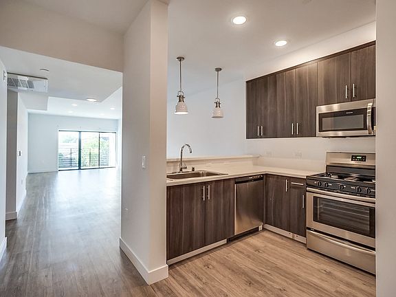 3rd image of 7223 Tyrone Ave #402