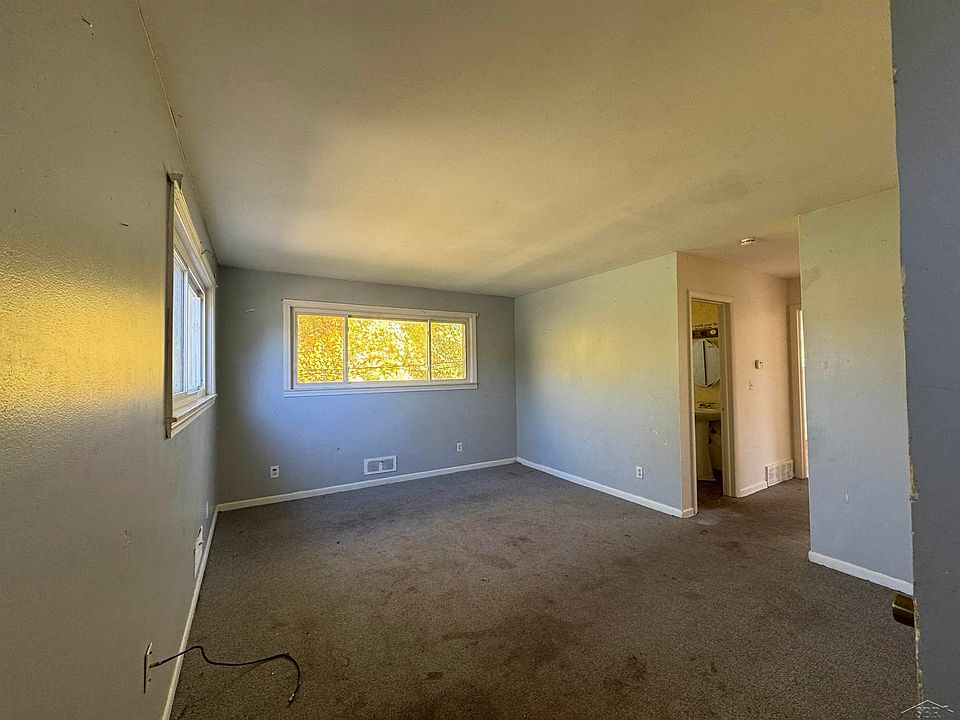4th image of 3088 Schaefer St