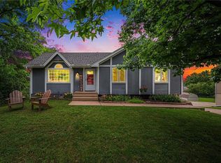 800 E Summit St, Smithville, MO 64089