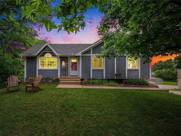 800 E Summit St, Smithville, MO 64089