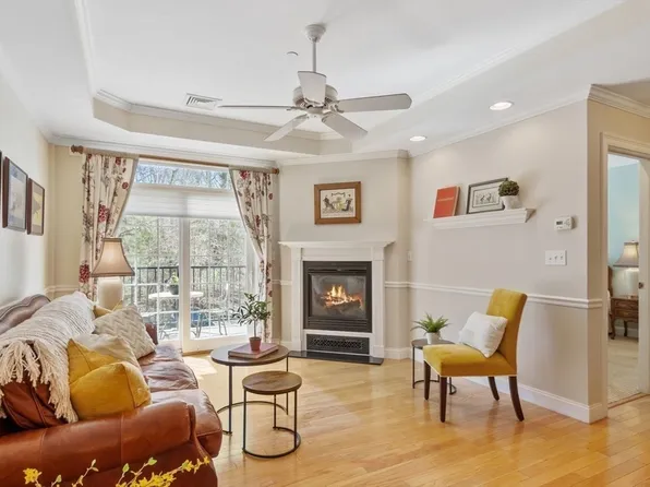 350 Greene St Unit 102, North Andover, MA 01845