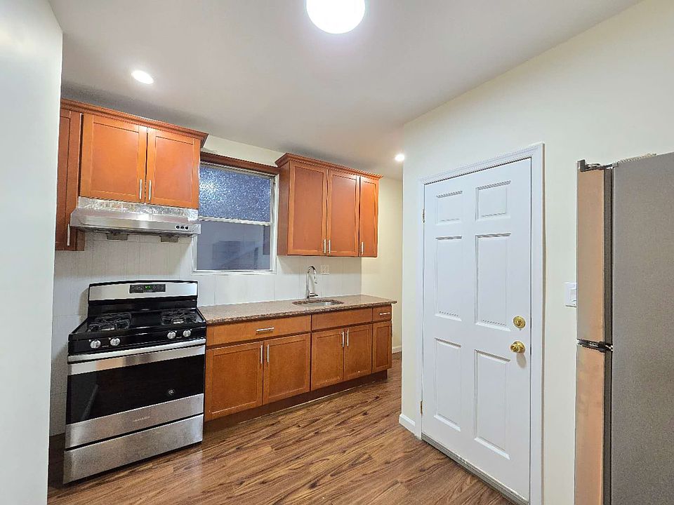 1st image of 24 Bay 23rd St #1R