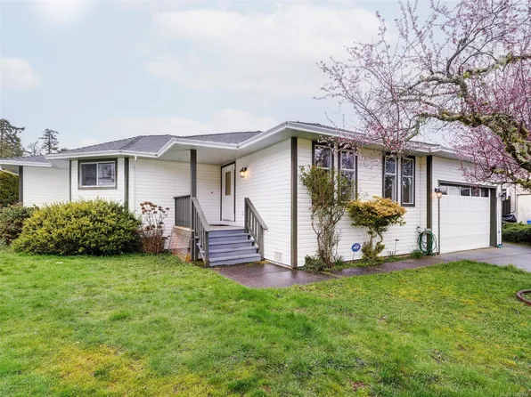 2011 Govenlock Pl, Sooke, BC V9Z 0M8