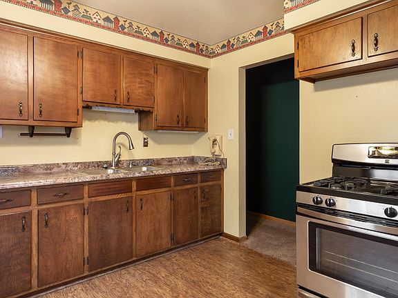 3rd image of 9703 W Sarasota Pl