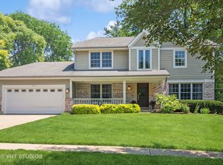 1214 Parliament Ct, Libertyville, IL
