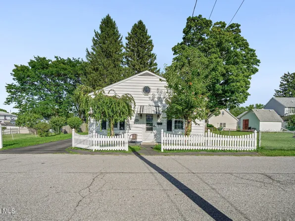 12 Grapevine Place, Latham, NY 12110