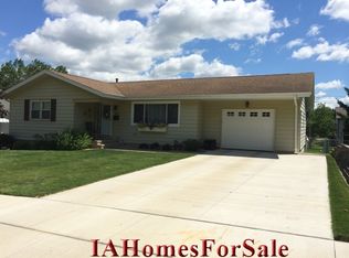 2711 Southland St SW, Cedar Rapids, IA 52404