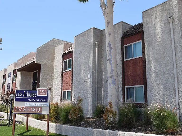 Los Arboles — Photo 18