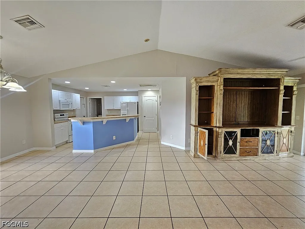 3 bed, 2.0 bath, 1408 sqft, $1,700 — Photo 4