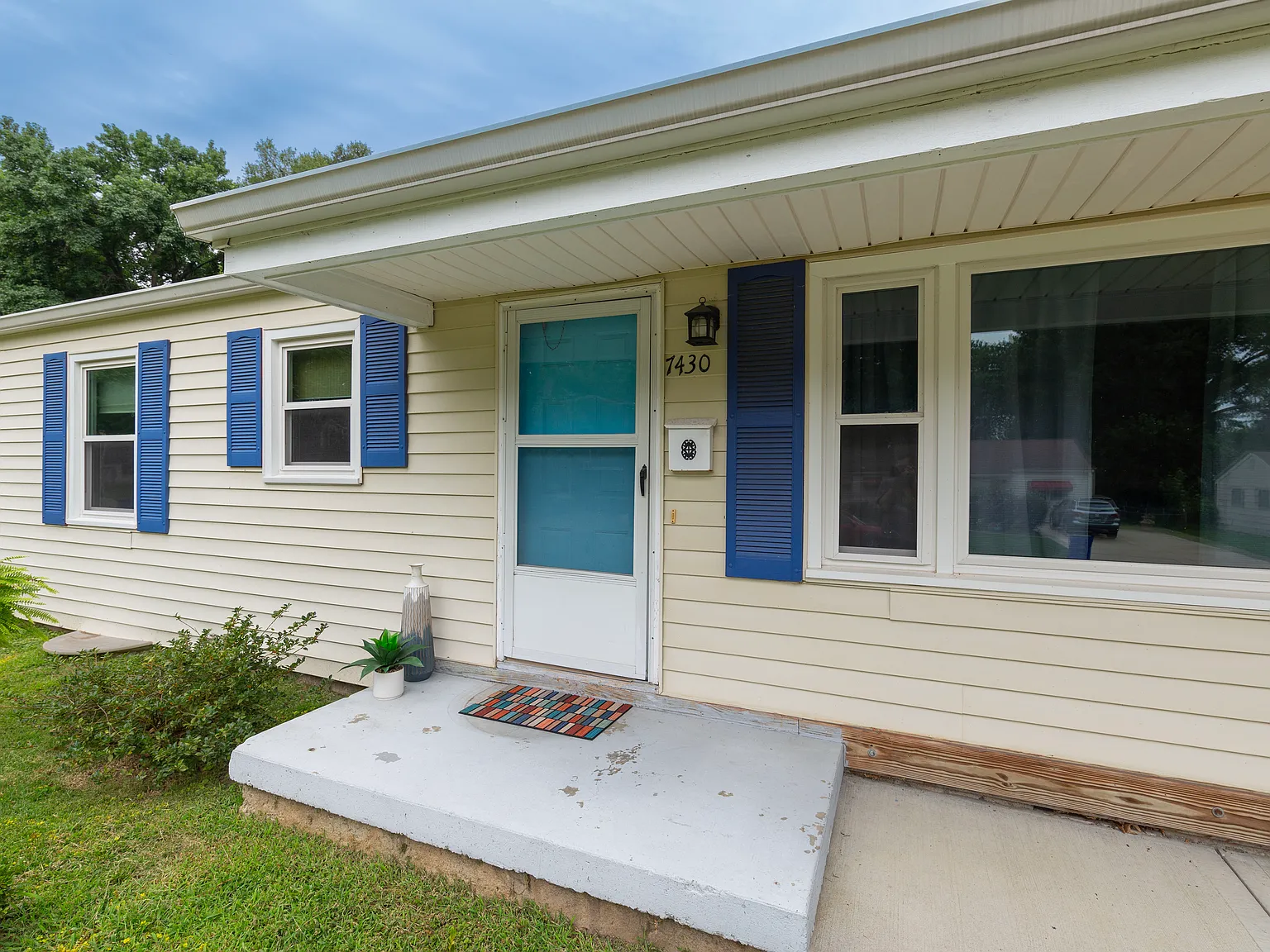 7430 Reeds Ln — Photo 2