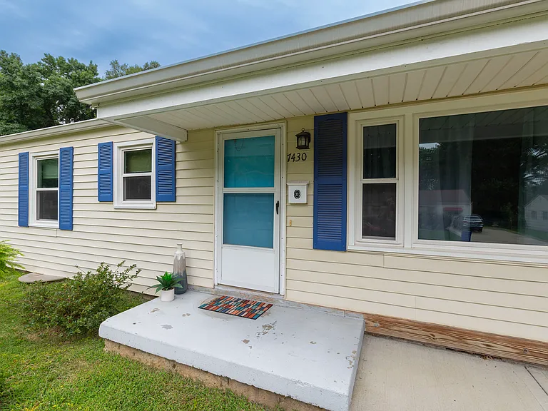 7430 Reeds Ln — Photo 2