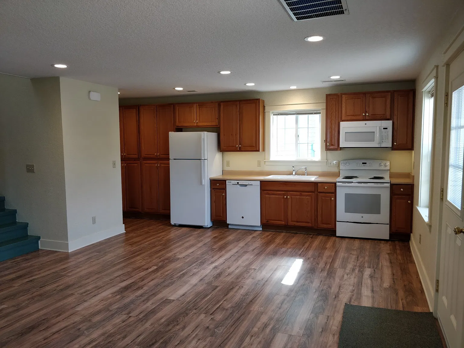 1 bed, 1.5 bath, $1,500 — Photo 3